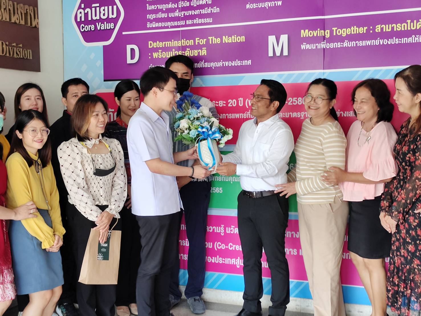 กองยุทธ์ศาสตร์และแผนงาน ต้อนรับ ผอ.รับตำแหน่งใหม่ โดยมี รพ.ธัญญารักษ์แม่ฮ่องสอนร่วมแสดงความยินดี